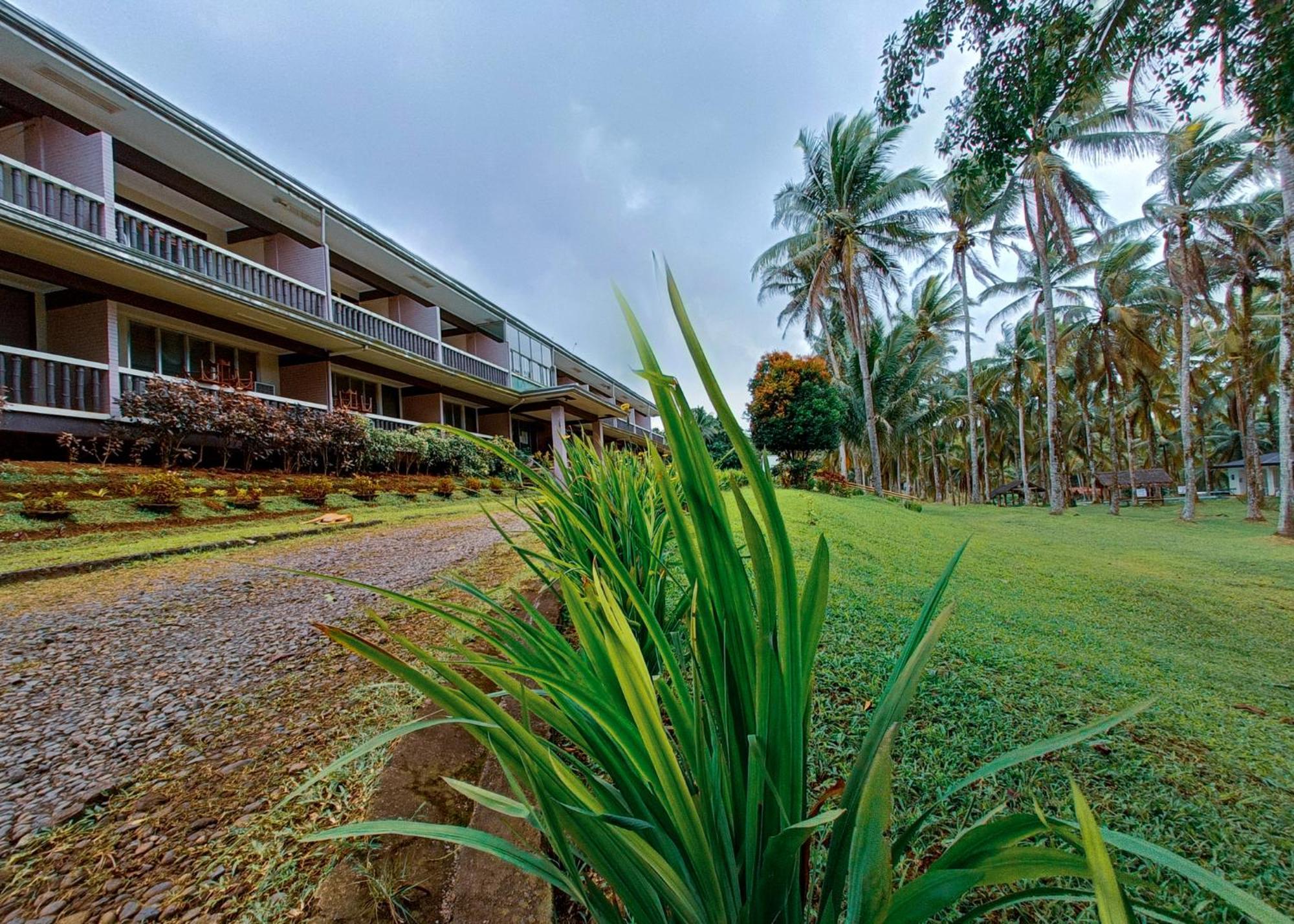 Caliraya Ecoville Recreation And Farm Resort Cavinti Exterior photo
